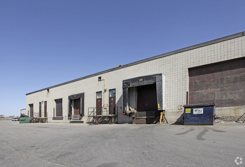More Photos Of 7171 Torbram Rd, Mississauga Showroom For Lease
