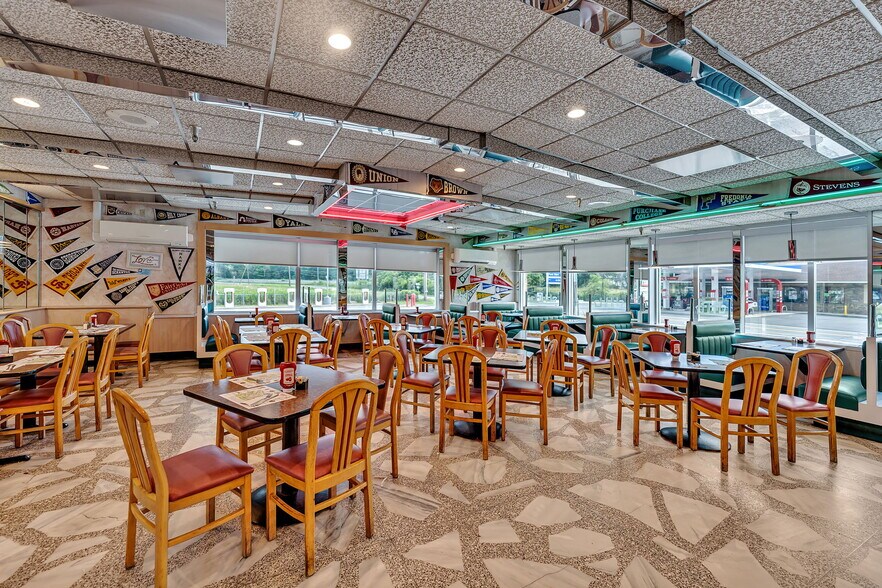 More Photos Of 1908 Old Route 17, Roscoe Restaurant For Sale