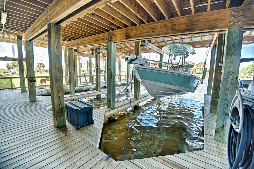 More Photos Of 14302 Stewart Rd, Galveston Marina For Sale
