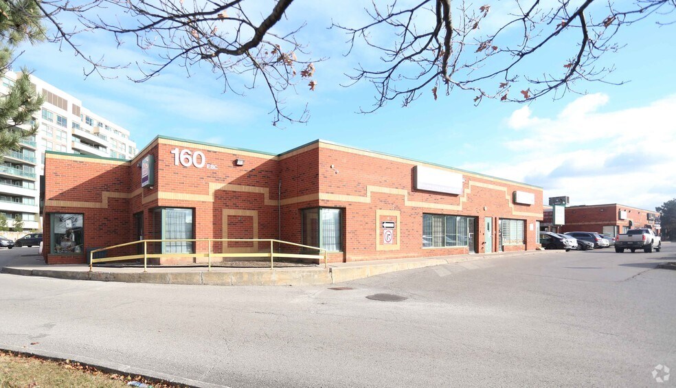 More Photos Of 160 E Beaver Creek Rd, Richmond Hill Light Distribution For Sale