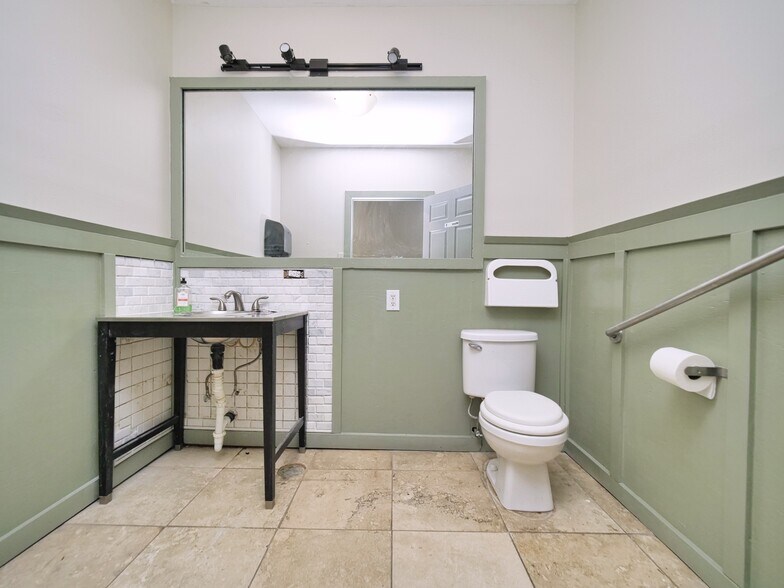 More Photos Of 9614-9616 MacArthur Blvd, Oakland Specialty For Sale