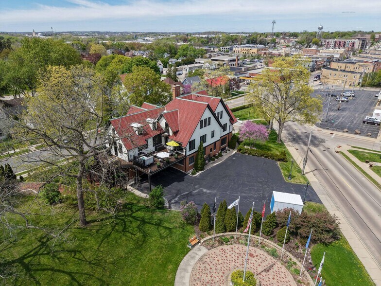 More Photos Of 90 S Main St, Hartford Hospitality For Sale