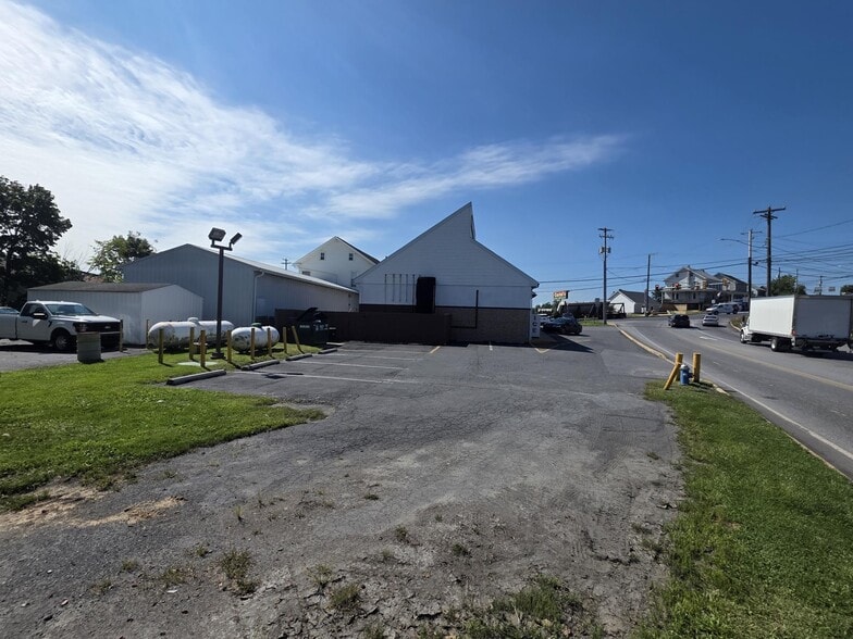 More Photos Of 4204 Division hwy, Blue Ball General Retail For Sale