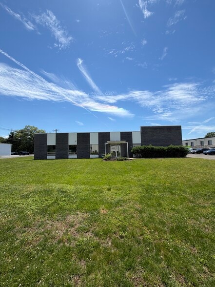 Primary Photo Of 22 Spielman Rd, Fairfield Light Manufacturing For Lease