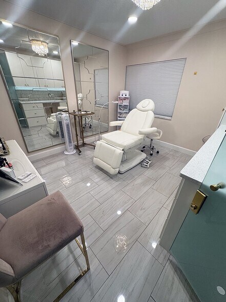 More Photos Of 2200 49th St N, Saint Petersburg Medical For Sale