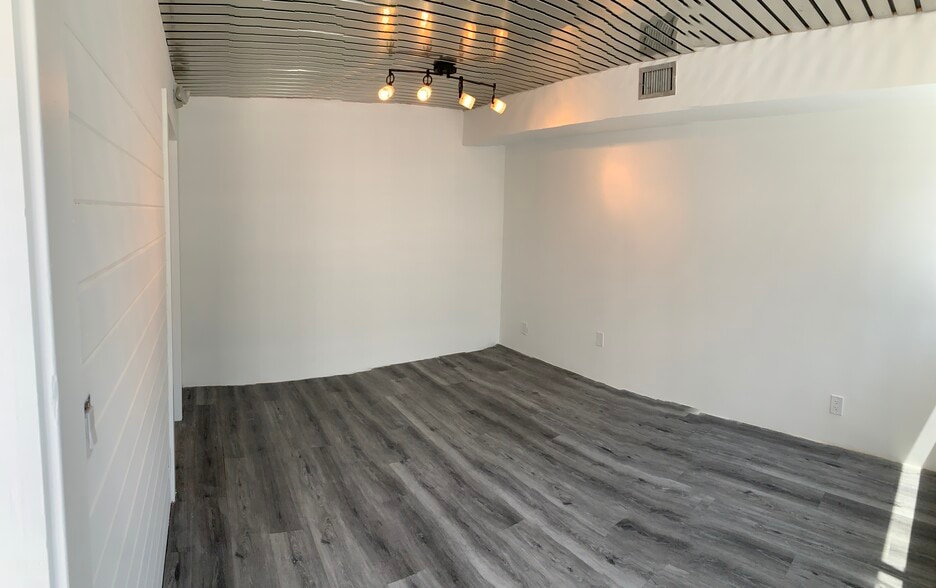 More Photos Of 14200-14238 SW 136th St, Miami Light Manufacturing For Sale