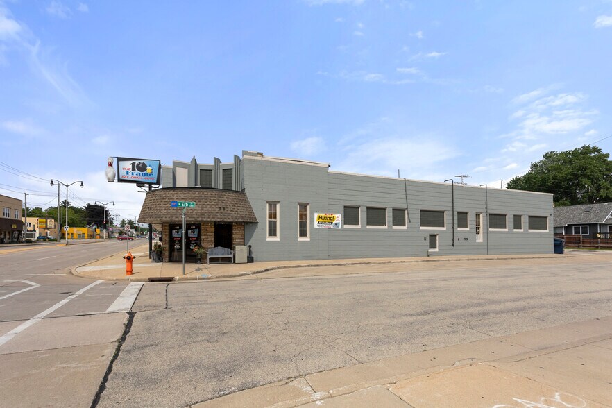 Primary Photo Of 618-630 W Wisconsin Ave, Appleton Bowling Alley For Sale
