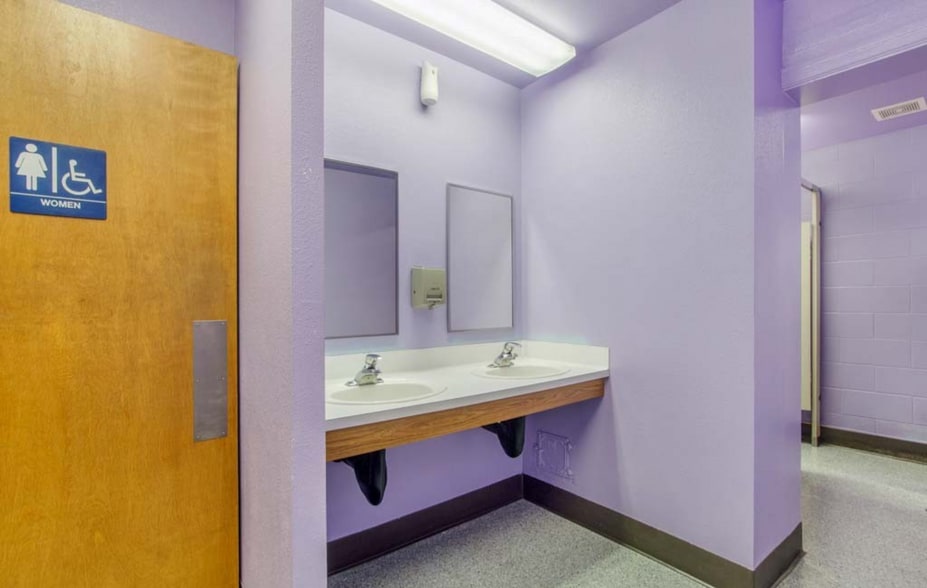 More Photos Of 115 Mashell N ave, Eatonville Movie Theatre For Sale