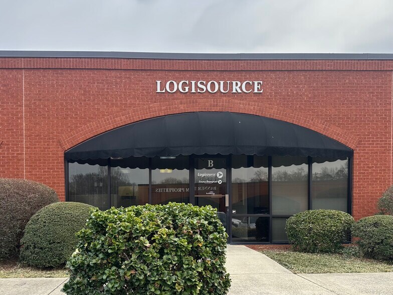 More Photos Of 2235 Lewisville Clemmons Rd, Clemmons Office Residential For Lease