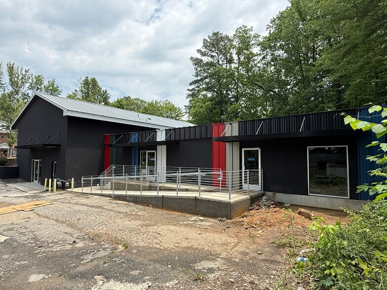 More Photos Of 115 Mill St, Woodstock Freestanding For Lease