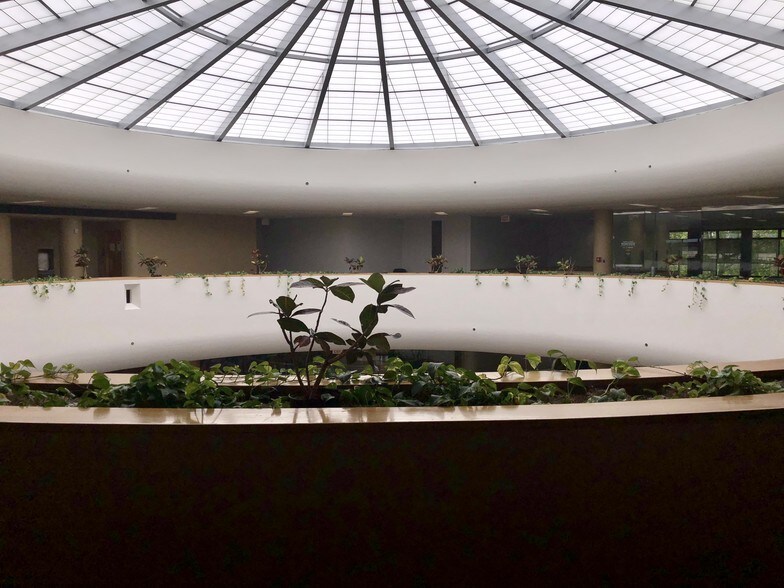 More Photos Of 101 Yorkshire Blvd, Lexington Office For Sale