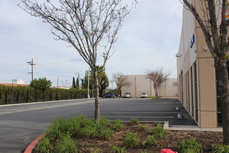 More Photos Of 7133 Telegraph Rd, Montebello Warehouse For Lease