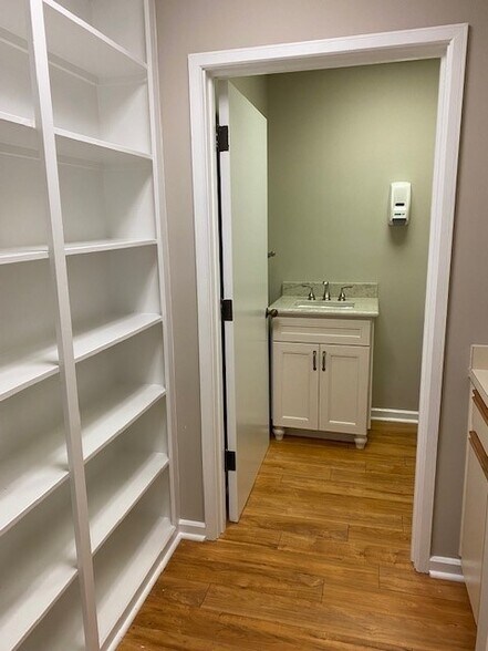 More Photos Of 660-680 N Spence Ave, Goldsboro Office For Lease