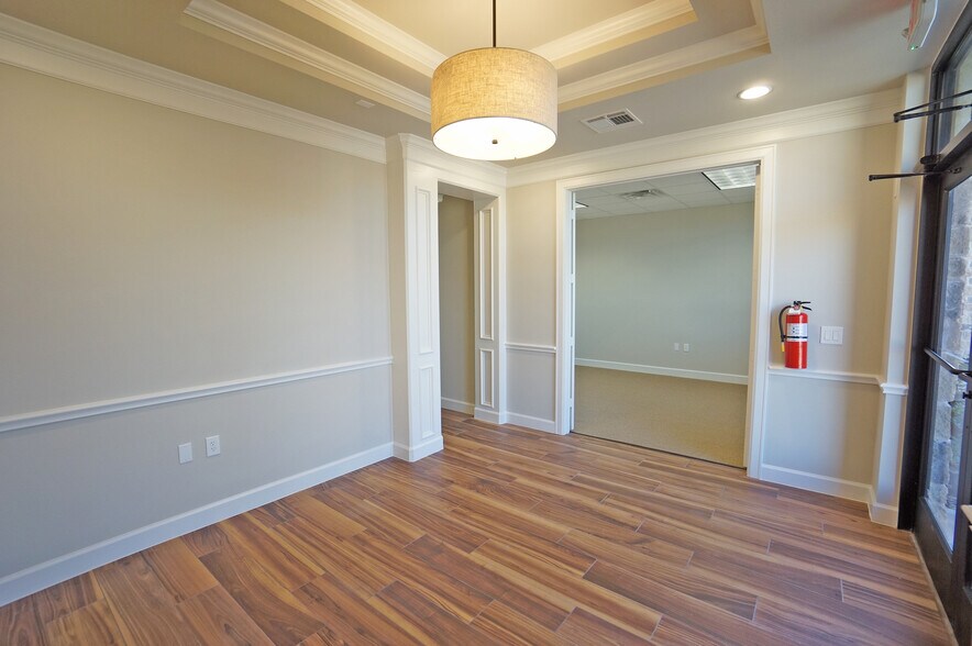 More Photos Of 633 E Fernhurst Dr, Katy Medical For Lease