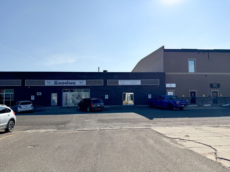 Primary Photo Of 215-219 12B St N, Lethbridge Warehouse For Lease