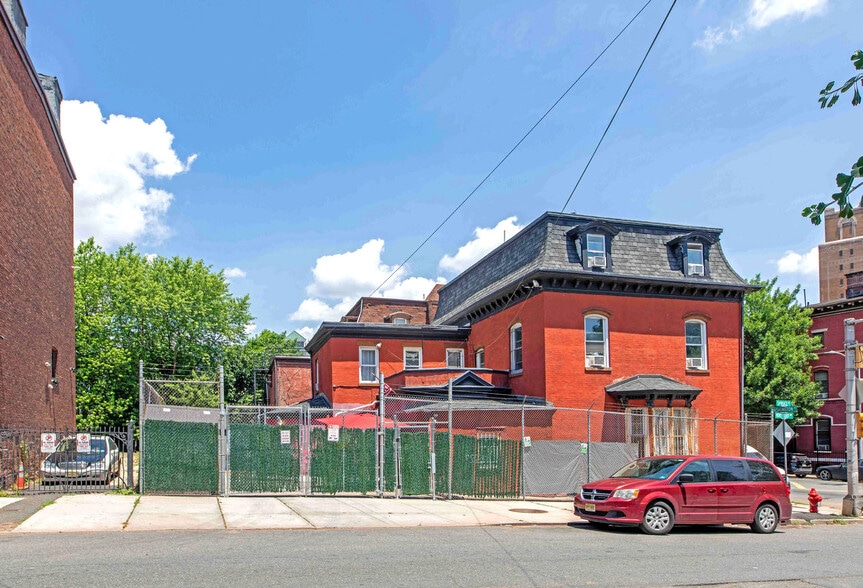 More Photos Of 521-523 Washington St, Newark Apartments For Sale