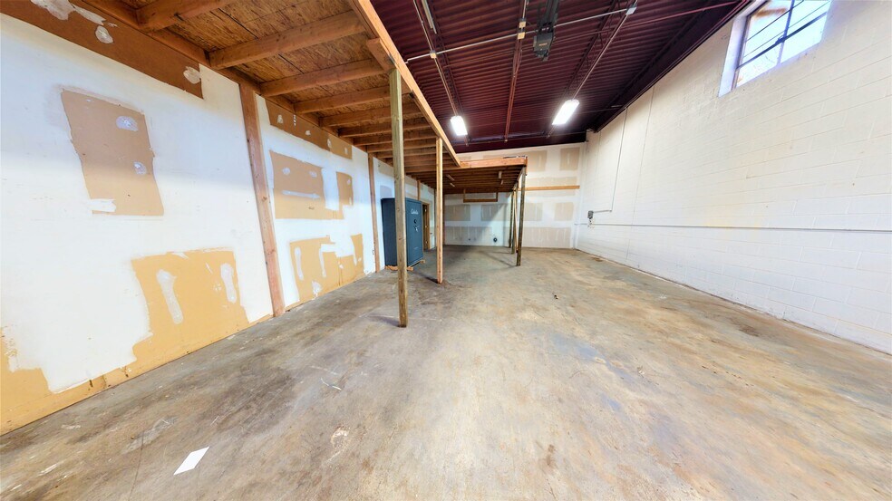More Photos Of 43 Franklin St, East Hartford Warehouse For Lease