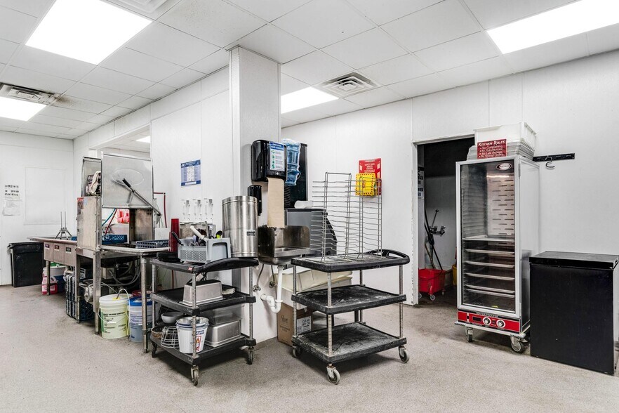 More Photos Of 3610 N Main St, Paris Restaurant For Sale