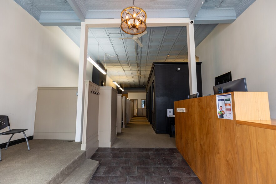 More Photos Of 827 N Milwaukee Ave, Chicago Storefront Retail Office For Sale