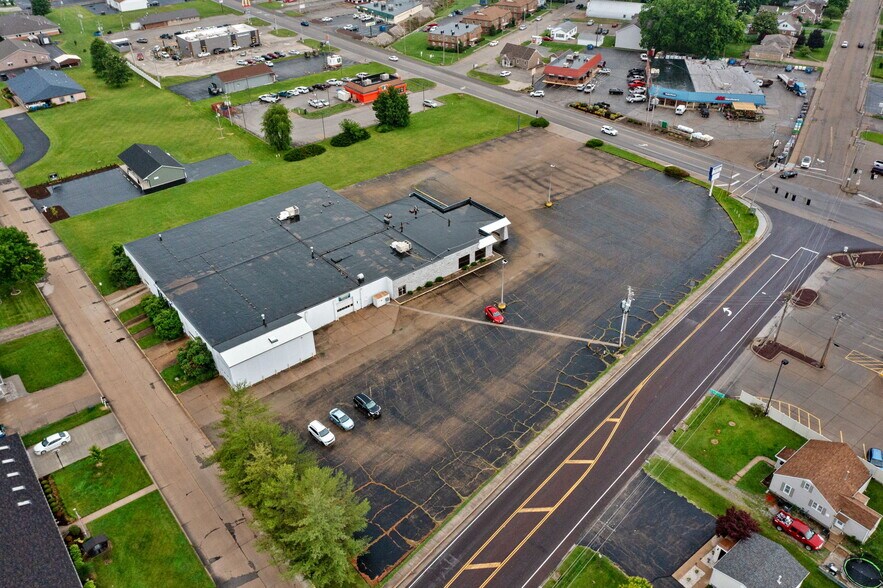 Primary Photo Of 610 Sainte Genevieve Dr, Sainte Genevieve Auto Dealership For Sale