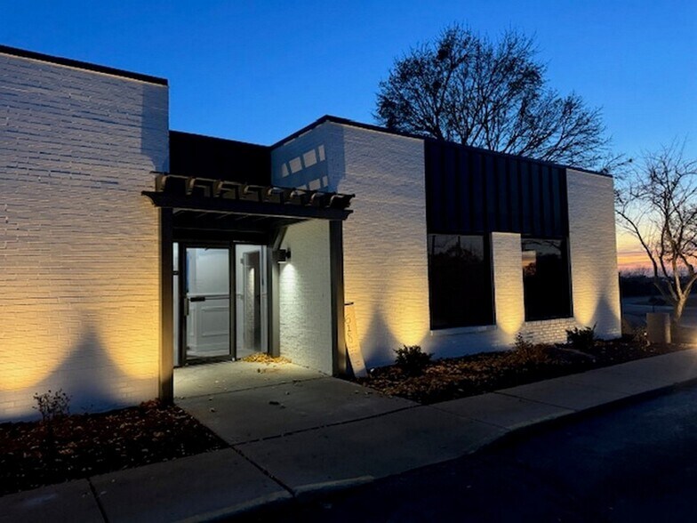 Primary Photo Of 620 S IL Route 31, Mchenry Office For Lease