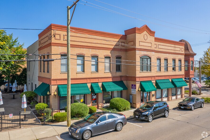 More Photos Of 127-131 E Calhoun St, Woodstock Office For Sale