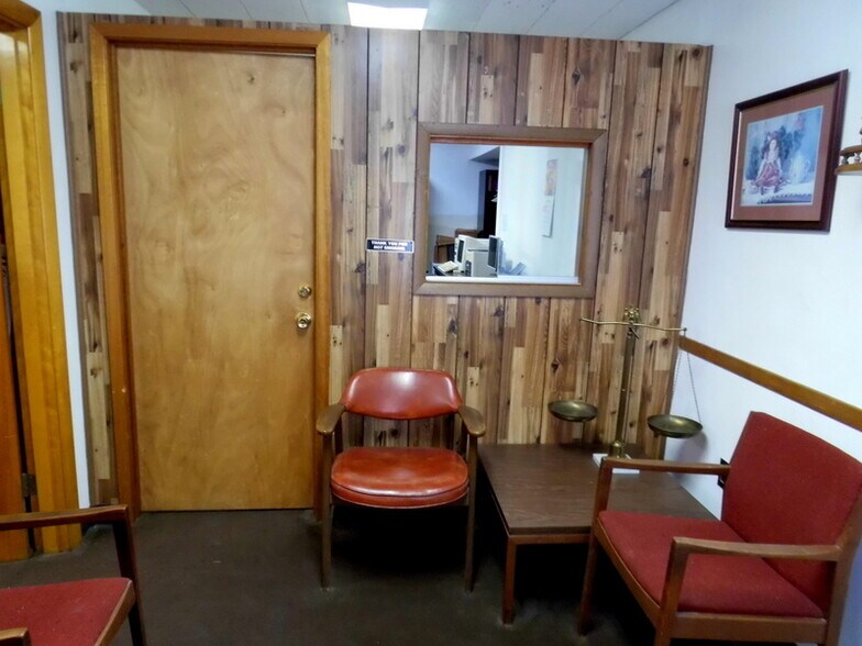 More Photos Of 406 Missouri Ave, East Saint Louis Office For Sale