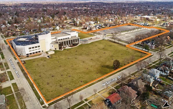 More Photos Of 901-934 Center St, Elgin Hospital For Sale