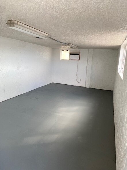 More Photos Of 5800 Houchin St, Naples Self Storage For Lease