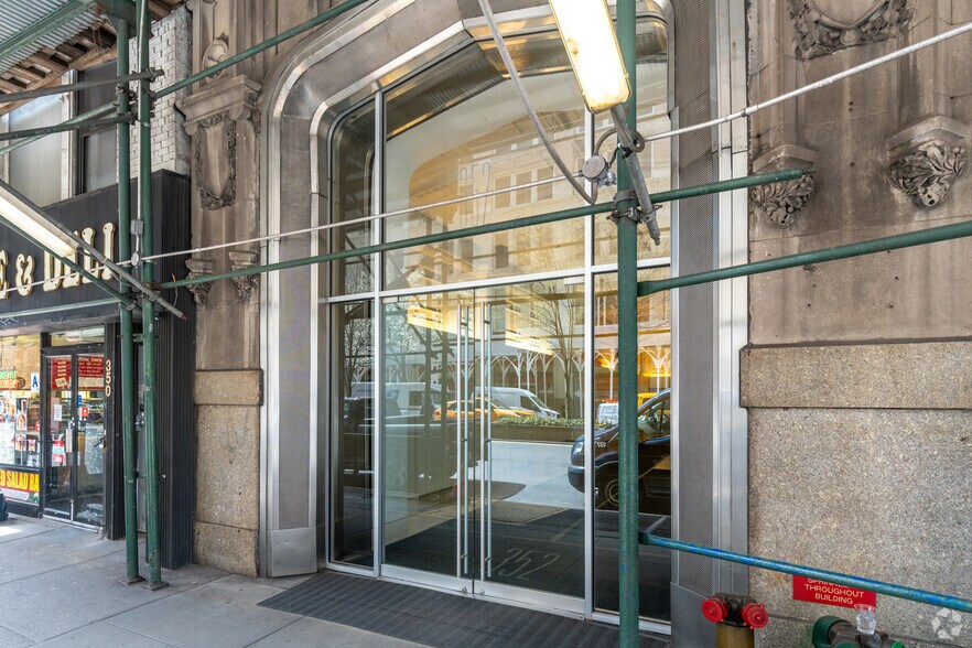 More Photos Of 352 Park Ave S, New York Office For Lease