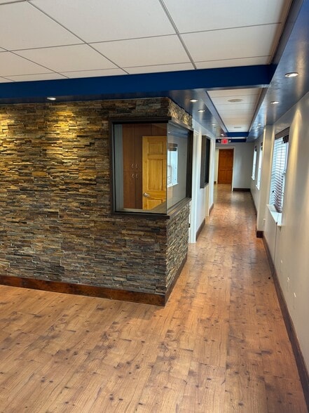 More Photos Of 4865 Cordell Ave, Bethesda Storefront Retail Office For Lease