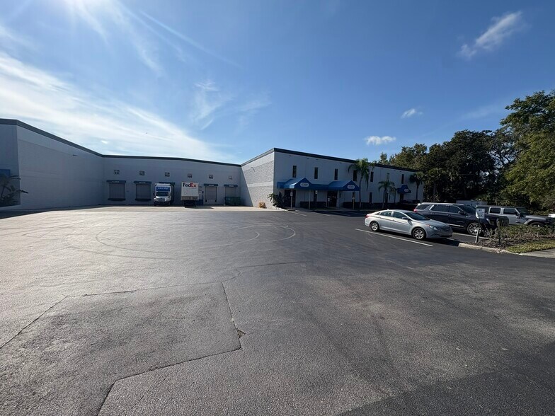 More Photos Of 1201 Cornwall Rd, Sanford Warehouse For Lease