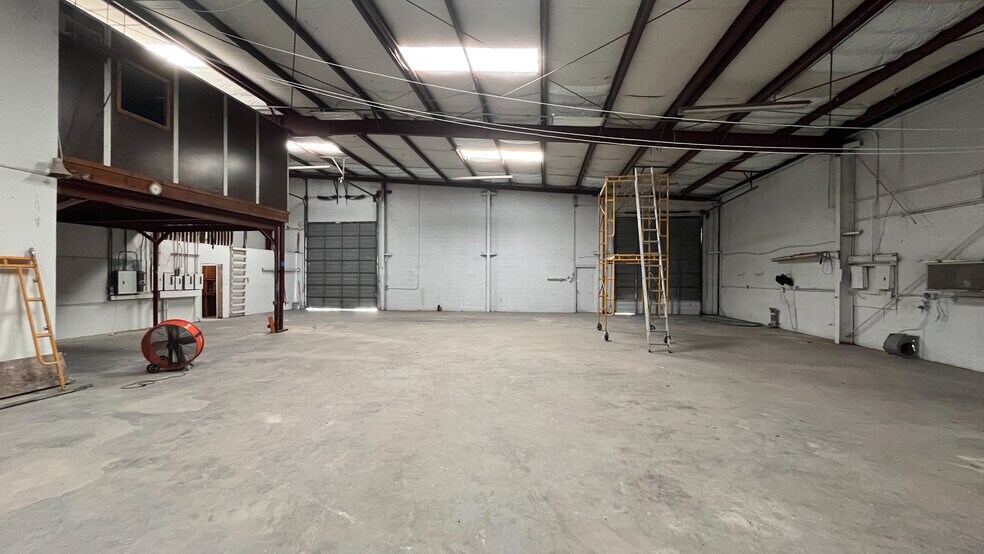 More Photos Of 9220 Rasmus Dr, Houston Warehouse For Lease