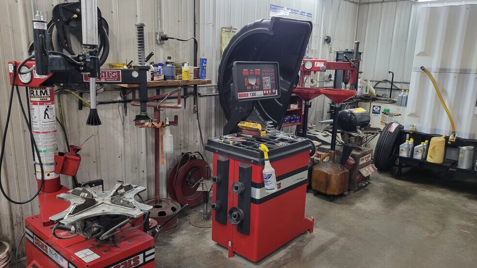 More Photos Of 115 N Marion St, Kirksville Auto Salvage Facility For Sale