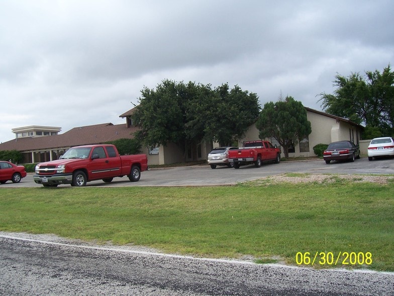 More Photos Of 1215-1219 E South 11th St, Abilene Office For Lease