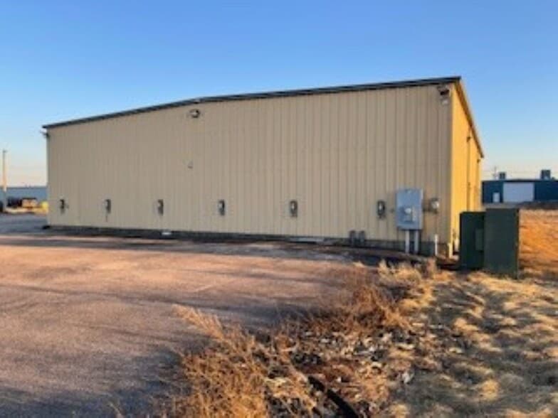 More Photos Of 1604 Schwan Dr, Mendota Industrial For Sale