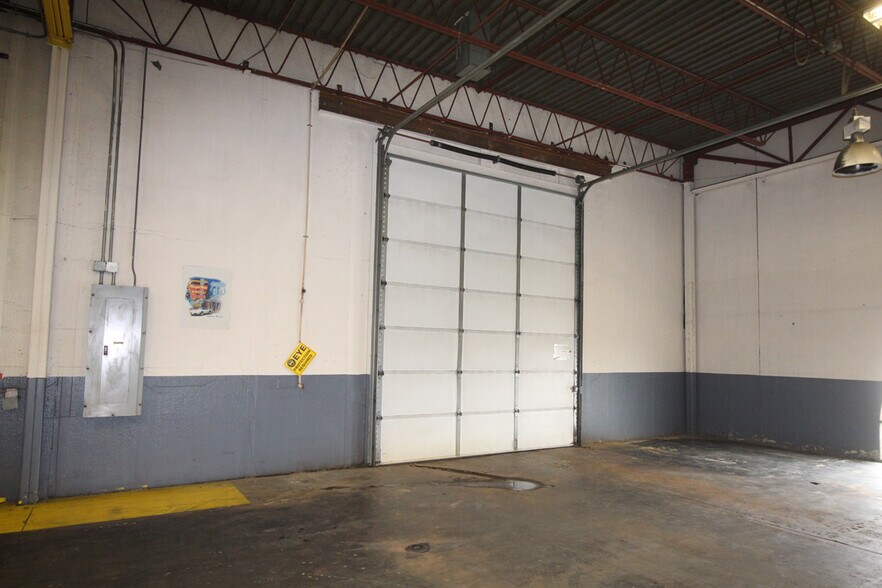 More Photos Of 5121-5125 Executive Blvd, Fort Wayne Warehouse For Lease