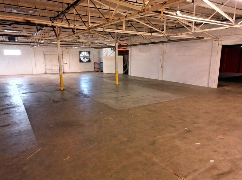 More Photos Of 2404 Hubbard St, Jacksonville Warehouse For Lease