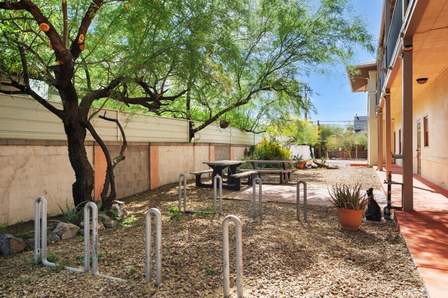 More Photos Of 639 N 6th Ave, Tucson Office For Sale