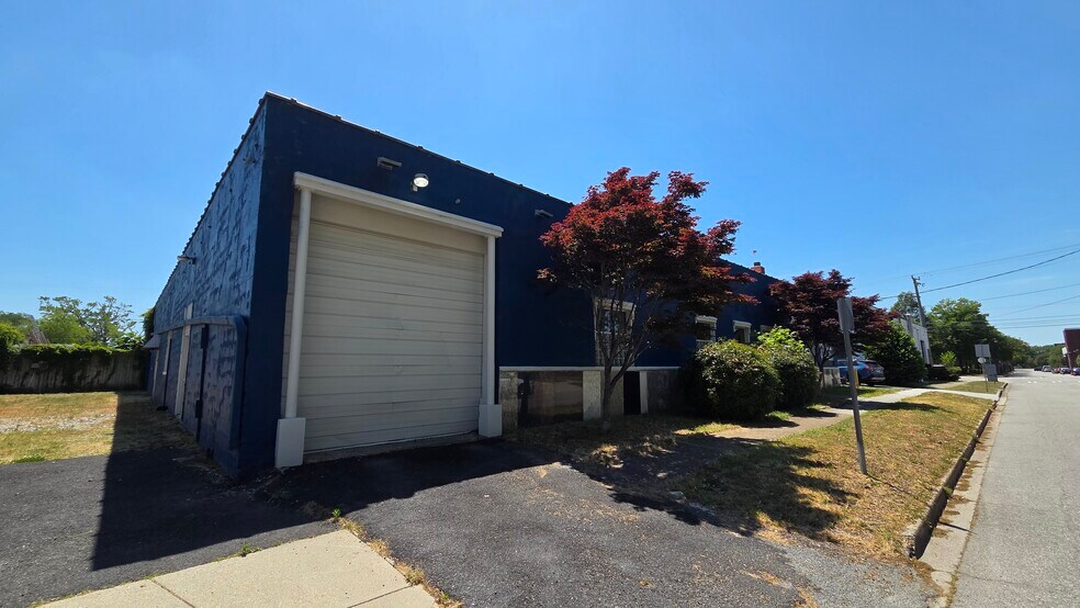 More Photos Of 861 W 46th St, Norfolk Warehouse For Lease