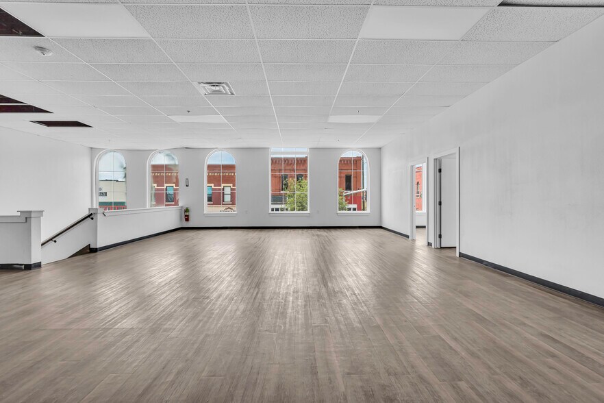 More Photos Of 127 W Main St, Ardmore Office For Sale