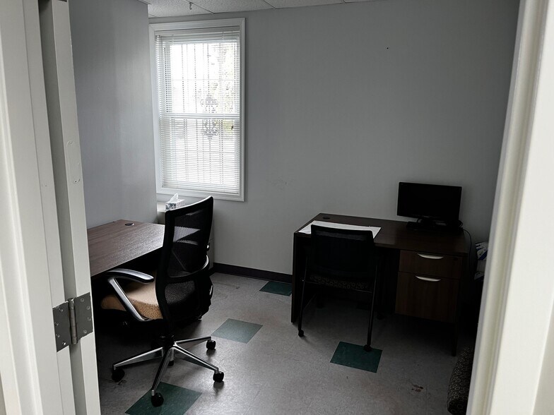 More Photos Of 9506 Harford Rd, Parkville Office For Sale