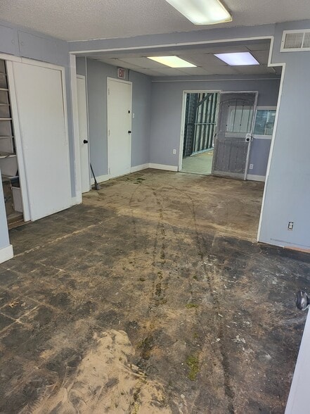 More Photos Of 4852 Vicksburg St, Dallas Warehouse For Lease