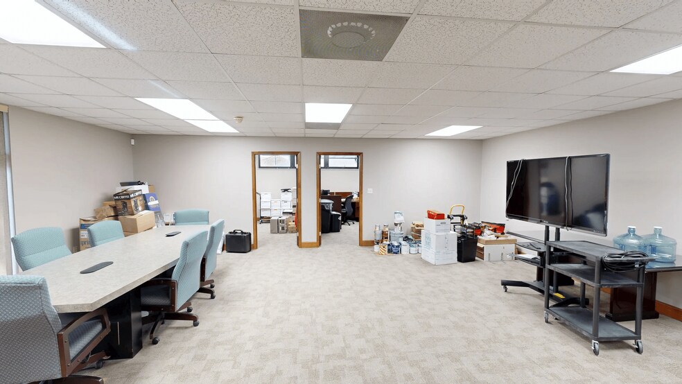More Photos Of 5151 S Lakeland Dr, Lakeland Office For Sale