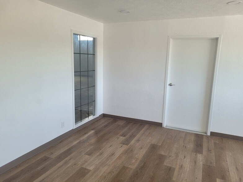 More Photos Of 406 Oak St, Wichita Falls Warehouse For Lease