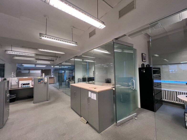 More Photos Of 535-547 W 45th St, New York Loft Creative Space For Lease