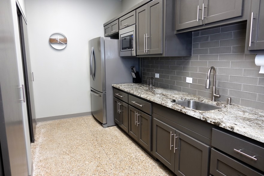 More Photos Of 1430 N Harvey Mitchell Pkwy, Bryan Office For Lease