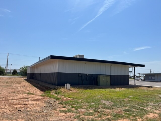 More Photos Of 805 NW 24th St, Moore Freestanding For Sale