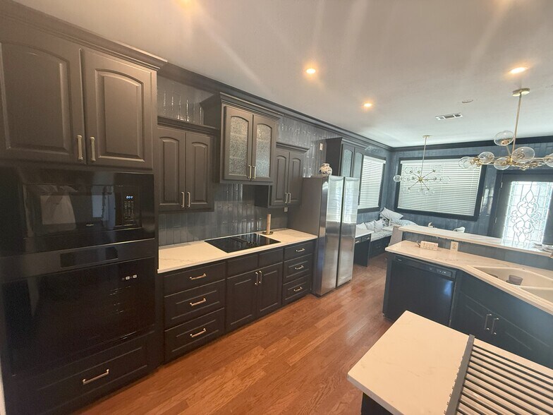 More Photos Of 609 E Main St, Round Rock Office For Lease