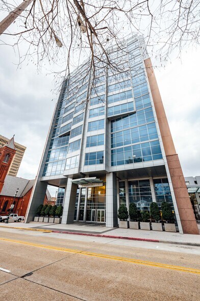 More Photos Of 400 Convention St, Baton Rouge Office For Lease